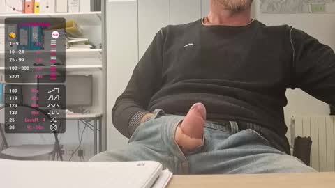 My name is David and if you like public exhibitions you wont be disappointed with me LoL - My favorite vibes is 44  online show from 10/07/25, 02:58