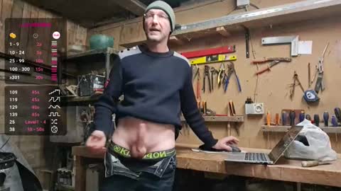 My name is David and if you like public exhibitions you wont be disappointed with me LoL - My favorite vibes is 44  online show from 11/02/25, 05:04