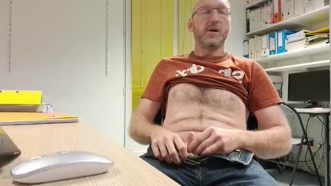 My name is David and if you like public exhibitions you wont be disappointed with me LoL - My favorite vibes is 44  online show from 01/08/26, 04:42