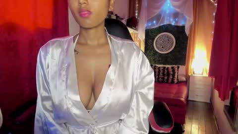 Snapshot of bianca_and_maxwell chatting on 02/10/25, 01:44 bianca and maxwell online show from 02/10/25, 01:44