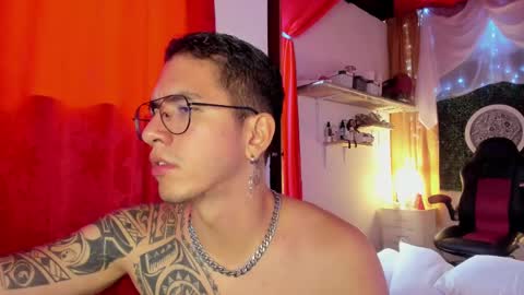 Snapshot of bianca_and_maxwell chatting on 02/14/25, 04:52 bianca and maxwell online show from 02/14/25, 04:52