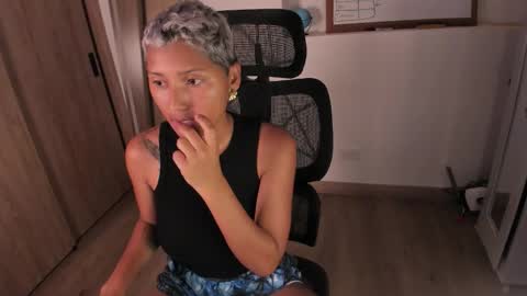 Snapshot of bianca_and_maxwell chatting on 01/08/26, 02:58 bianca and maxwell online show from 01/08/26, 02:58