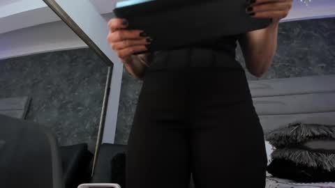 Snapshot of bianca_bella_ chatting on 01/09/25, 12:35 BESHA... online show from 01/09/25, 12:35