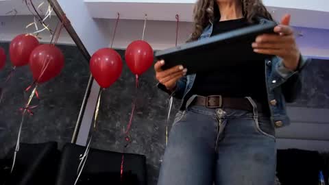 Snapshot of bianca_bella_ chatting on 02/21/25, 01:11 BESHA... online show from 02/21/25, 01:11