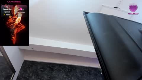 Snapshot of bianca_bella_ chatting on 10/11/25, 11:42 BESHA... online show from 10/11/25, 11:42