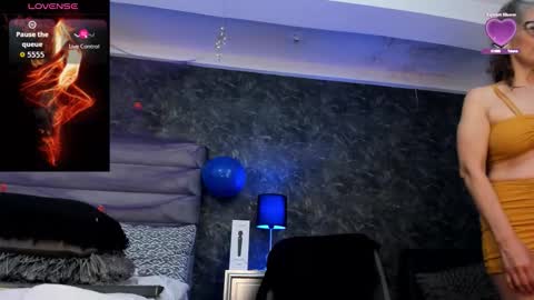 Snapshot of bianca_bella_ chatting on 11/09/25, 12:03 BESHA... online show from 11/09/25, 12:03