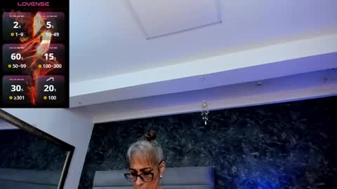 Snapshot of bianca_bella_ chatting on 11/28/25, 12:08 BESHA... online show from 11/28/25, 12:08