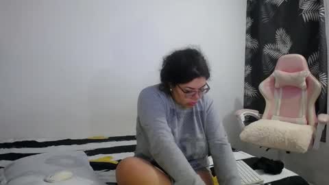 Bianca Tuesday to Sunday from 2am to 6am UTC-5 online show from 02/11/26, 09:03