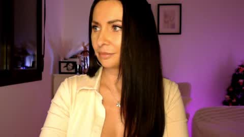 Snapshot of bianca_erotic chatting on 12/16/25, 10:04 B I A N C A online show from 12/16/25, 10:04