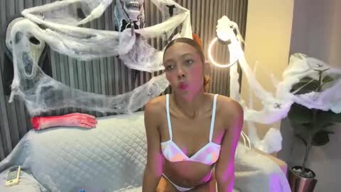 Snapshot of biancaa__18 chatting on 10/28/25, 12:19 biancaa__18 online show from 10/28/25, 12:19