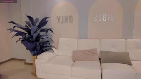 Snapshot of biancapierce_ chatting on 01/06/25, 11:18 Bianca Pierce online show from 01/06/25, 11:18