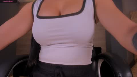 Snapshot of biancapierce_ chatting on 01/17/25, 11:49 Bianca Pierce online show from 01/17/25, 11:49