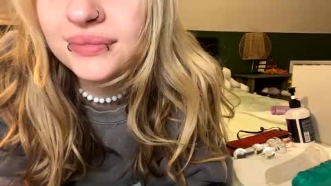 Ellie  online show from 02/25/26, 05:17