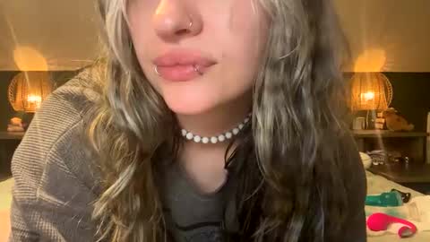 Ellie  online show from 04/24/26, 04:04