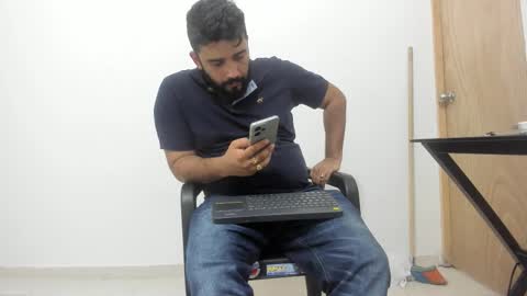 Snapshot of big_dad69 chatting on 11/17/25, 08:47 Tommy online show from 11/17/25, 08:47