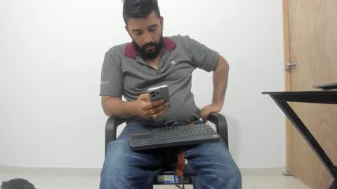 Snapshot of big_dad69 chatting on 11/19/25, 01:44 Tommy online show from 11/19/25, 01:44