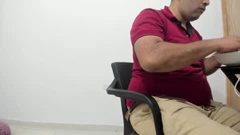 Snapshot of big_dad69 chatting on 11/27/25, 04:42 Tommy online show from 11/27/25, 04:42