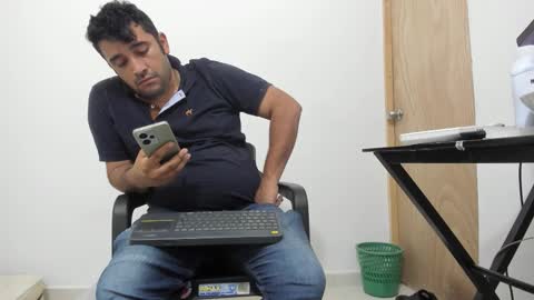 Snapshot of big_dad69 chatting on 11/30/25, 07:40 Tommy online show from 11/30/25, 07:40