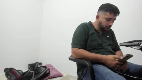 Snapshot of big_dad69 chatting on 12/15/25, 09:13 Tommy online show from 12/15/25, 09:13