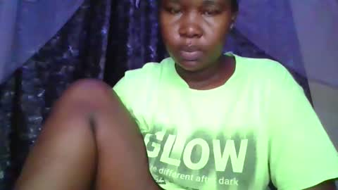 Snapshot of big_diva chatting on 10/22/25, 03:07 big_diva online show from 10/22/25, 03:07