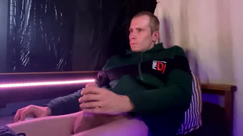 big_hairy_cock_is_horny online show from 11/21/25, 09:13