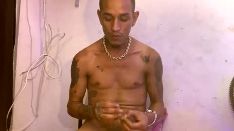 Snapshot of big_latin666 chatting on 01/09/25, 12:57 Stiven Leon online show from 01/09/25, 12:57