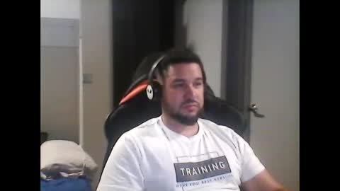 latinBoyHuge online show from 04/08/26, 07:14