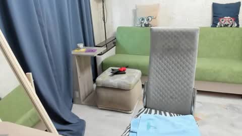 mom online show from 11/05/25, 02:44