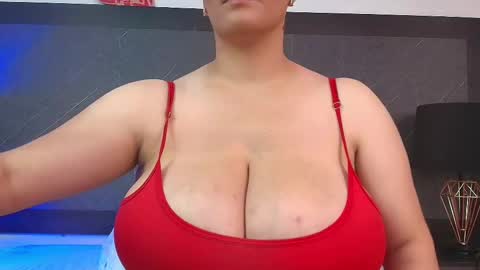 Snapshot of big_tits_in_your_face chatting on 02/19/25, 08:10 Tell me Sophia  online show from 02/19/25, 08:10
