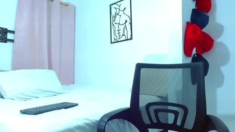 Snapshot of big_valentinhunk chatting on 02/28/25, 08:50 Big valentinHunk online show from 02/28/25, 08:50