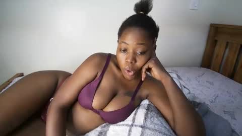 Snapshot of bigassmello_ chatting on 04/16/26, 10:16 bigassmello_ online show from 04/16/26, 10:16