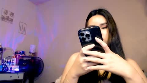 Snapshot of bigassslutdoll chatting on 12/17/24, 09:28 Mia online show from 12/17/24, 09:28