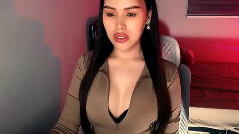 Mia online show from 06/08/26, 01:11