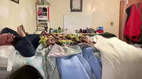 Mr. Muscle Monster online show from 12/17/25, 01:33