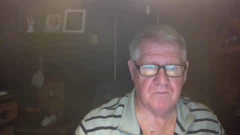 Snapshot of bigbeerdrinker1 chatting on 10/25/25, 05:59 bigbeerdrinker online show from 10/25/25, 05:59