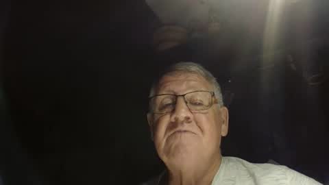 Snapshot of bigbeerdrinker1 chatting on 11/20/25, 04:56 bigbeerdrinker online show from 11/20/25, 04:56