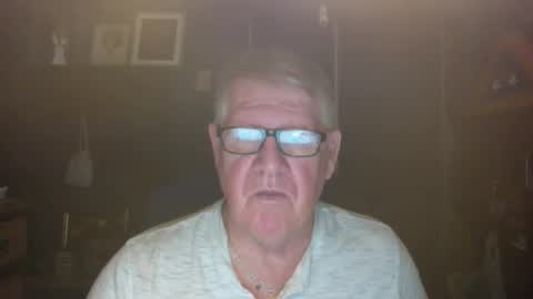 Snapshot of bigbeerdrinker1 chatting on 11/21/25, 06:01 bigbeerdrinker online show from 11/21/25, 06:01