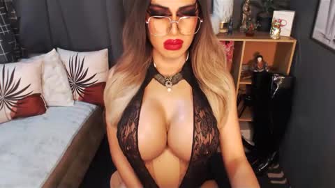 Loraine Cruz online show from 03/10/25, 06:34