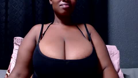 Snapshot of bigboobsbitchx chatting on 06/02/26, 05:37 bigboobsbitchx online show from 06/02/26, 05:37