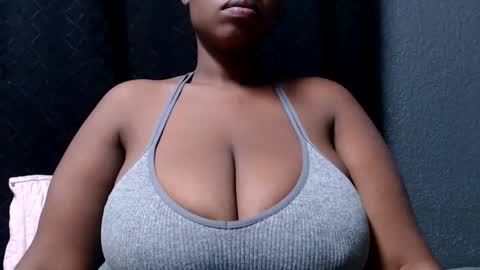 Snapshot of bigboobsbitchx chatting on 06/05/26, 04:45 bigboobsbitchx online show from 06/05/26, 04:45