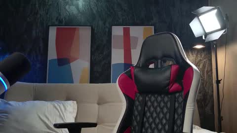 kyra Moor online show from 11/08/25, 02:34