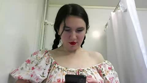 Isabella online show from 11/05/25, 08:36