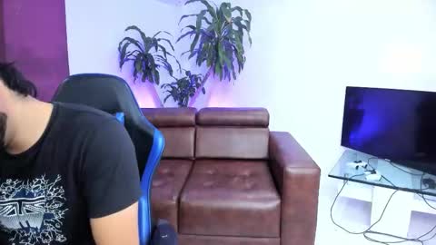 Snapshot of bigbros18 chatting on 12/17/25, 12:55 MOD ramon My team is mickey and roman online show from 12/17/25, 12:55