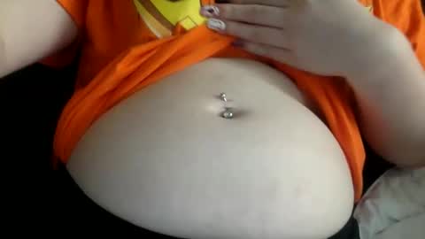 Snapshot of bigbuttmilff chatting on 10/26/25, 03:18 bigbuttmilff online show from 10/26/25, 03:18
