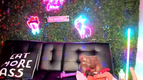 bigbuttsarena online show from 12/15/24, 04:07