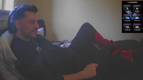 Snapshot of bigcawwwk chatting on 10/19/25, 02:18 Jon - Im Straight online show from 10/19/25, 02:18