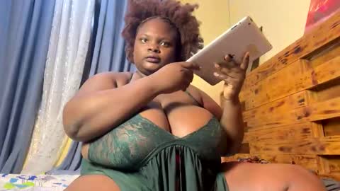 Snapshot of bigchocotities chatting on 02/17/25, 01:25 bigchocotities online show from 02/17/25, 01:25