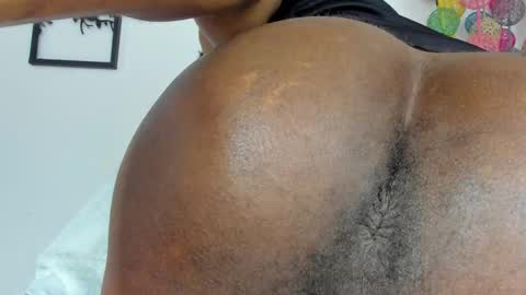 sexy muscle online show from 10/24/25, 02:41