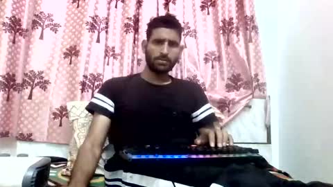 Snapshot of bigcockboy2580 chatting on 12/15/25, 09:35 akash online show from 12/15/25, 09:35