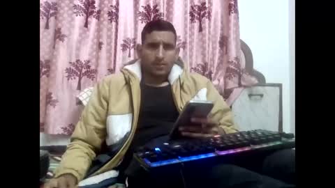 Snapshot of bigcockboy2580 chatting on 12/22/25, 05:10 akash online show from 12/22/25, 05:10